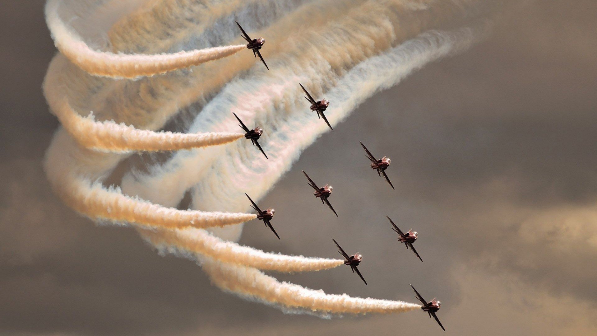 Kaiyun(中国)开云-“雪地飙车：北极圈的冰雪战神”，极地雪橇车